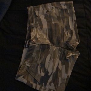 Low-Rise Camo Express Shorts